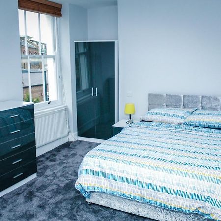 Camden Guest House Double Bedroom With Super Large King Bed London Exterior photo