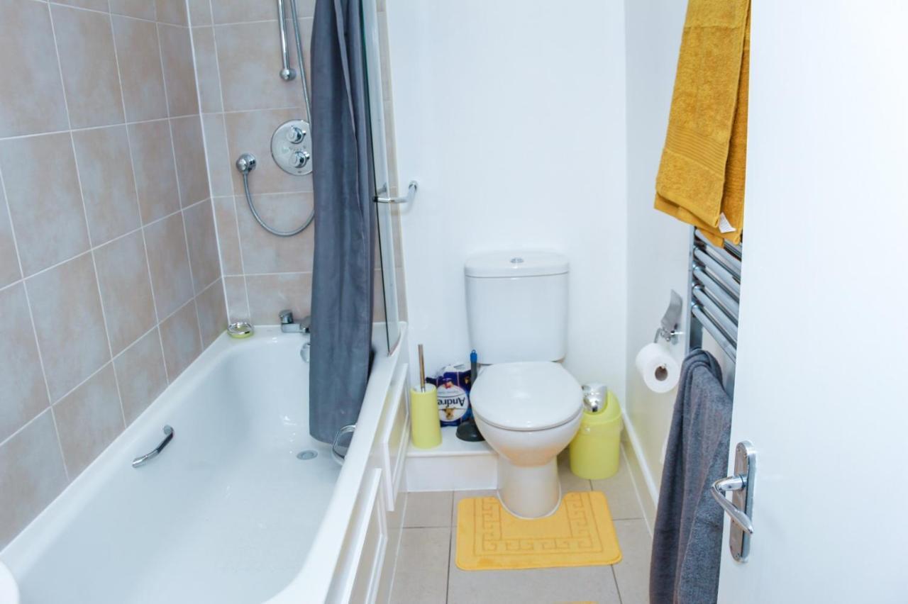 Camden Guest House Double Bedroom With Super Large King Bed London Exterior photo