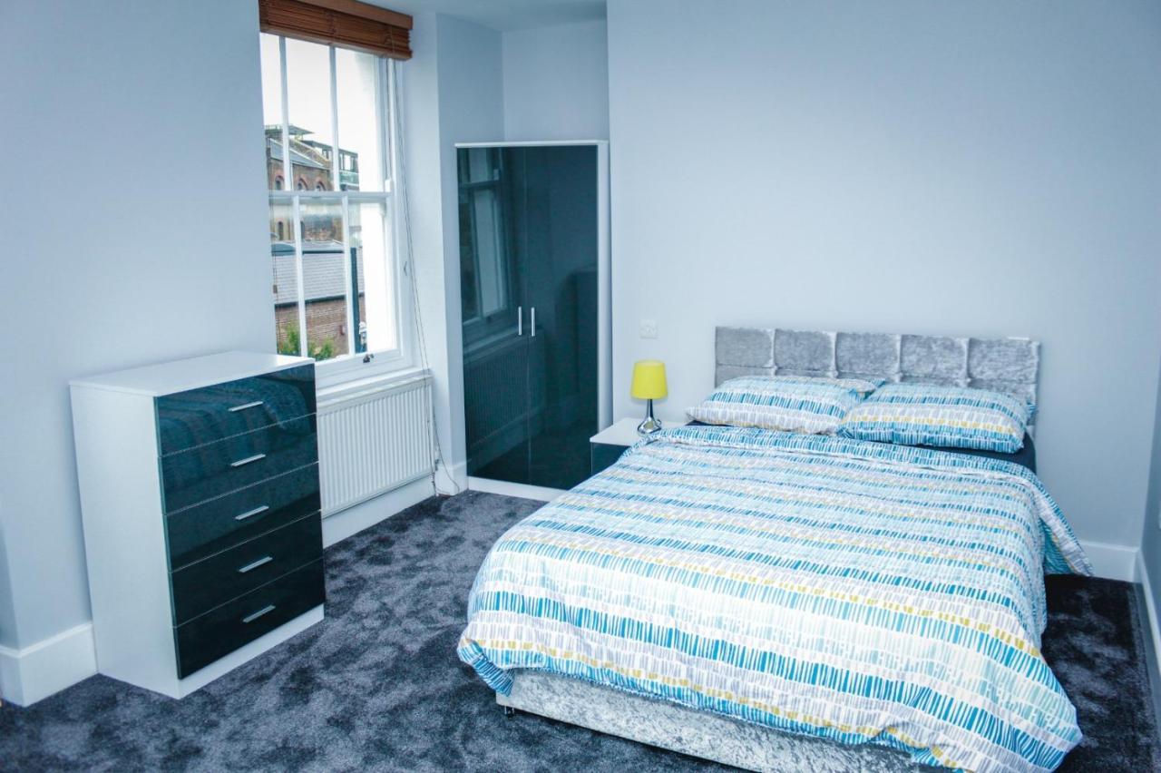 Camden Guest House Double Bedroom With Super Large King Bed London Exterior photo