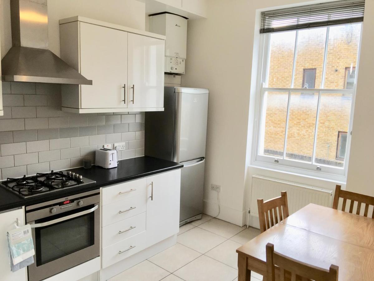 Camden Guest House Double Bedroom With Super Large King Bed London Exterior photo